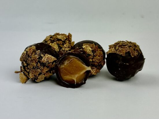 Mørk chokolade m. flødekaramel og guldflager
